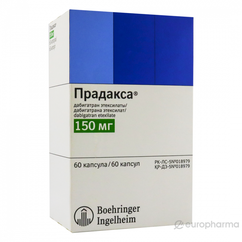 Жетілген жұппен төсекте таңғы дауылды секс